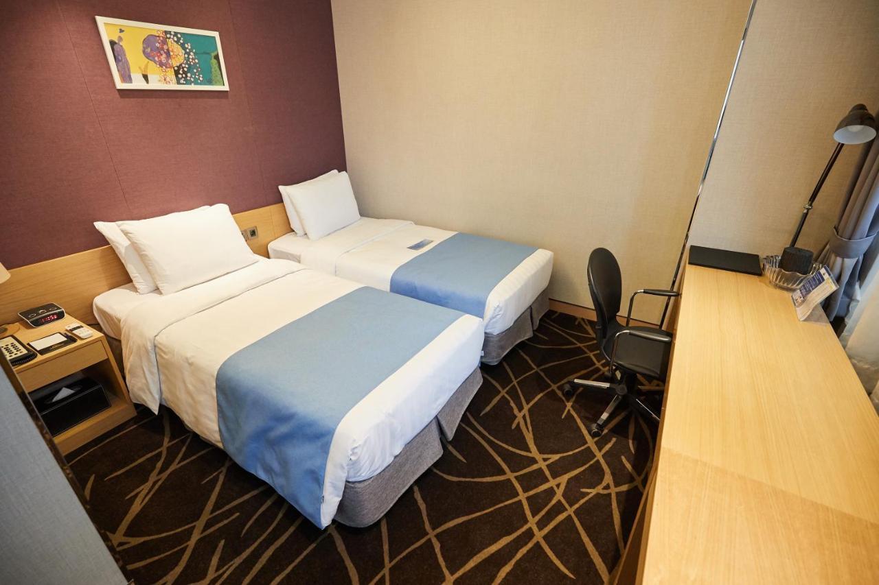 Days Hotel By Wyndham Seoul Myeongdong Экстерьер фото