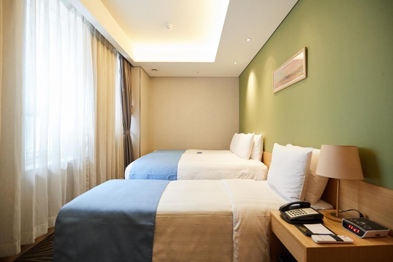 Days Hotel By Wyndham Seoul Myeongdong Экстерьер фото