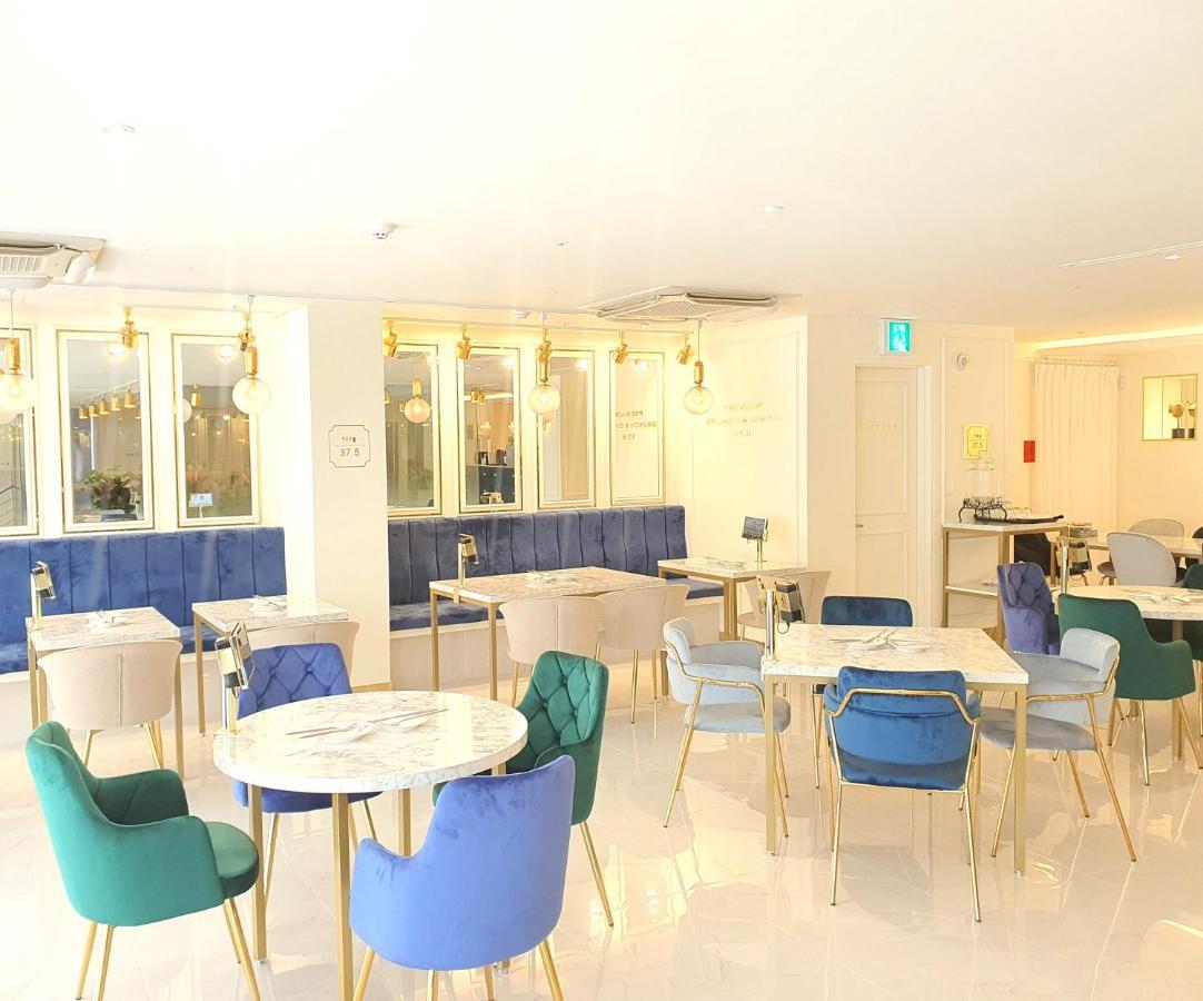 Days Hotel By Wyndham Seoul Myeongdong Экстерьер фото