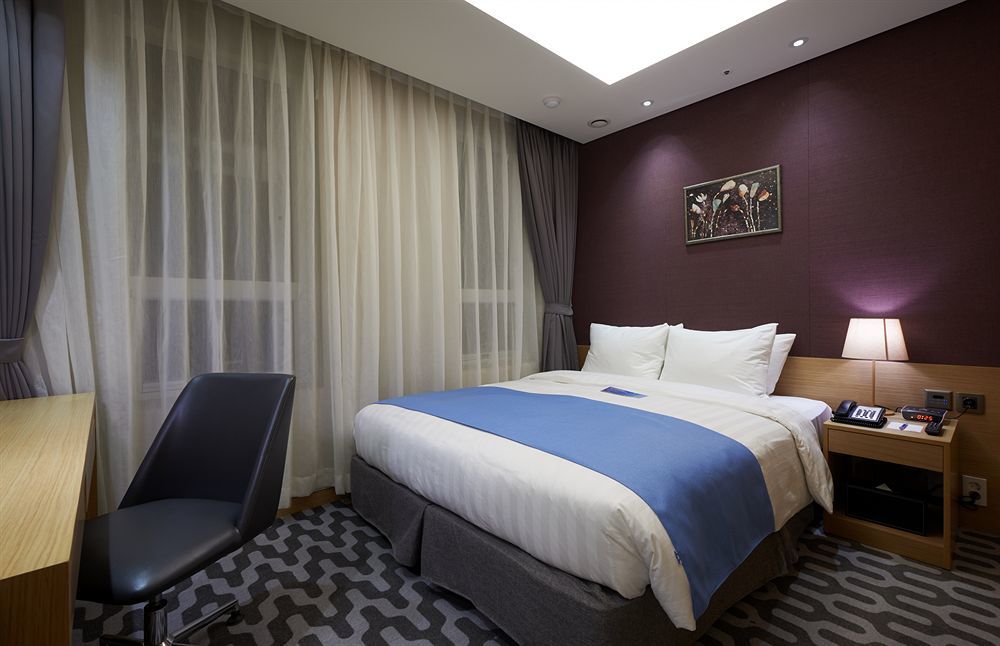 Days Hotel By Wyndham Seoul Myeongdong Экстерьер фото