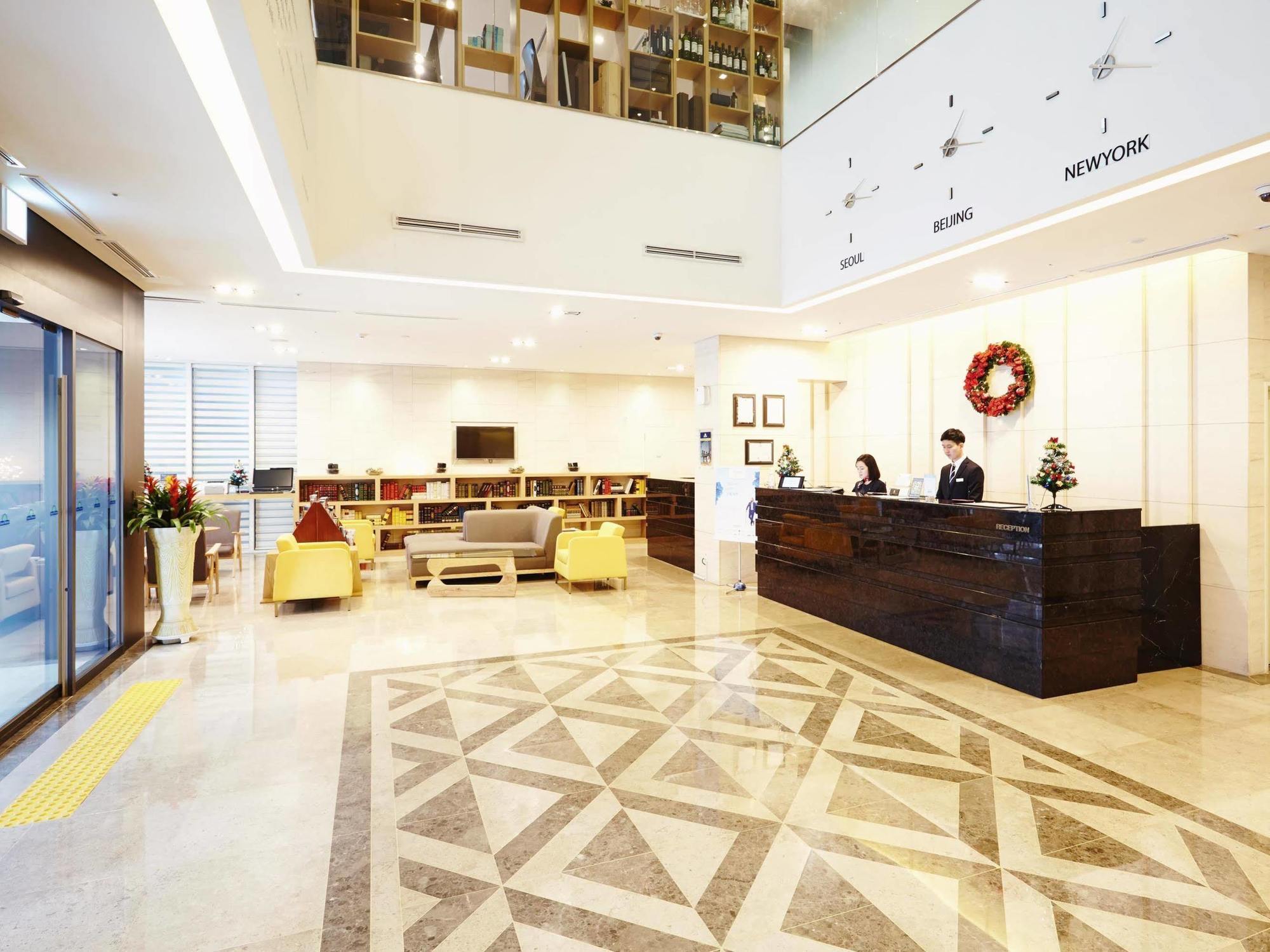Days Hotel By Wyndham Seoul Myeongdong Экстерьер фото