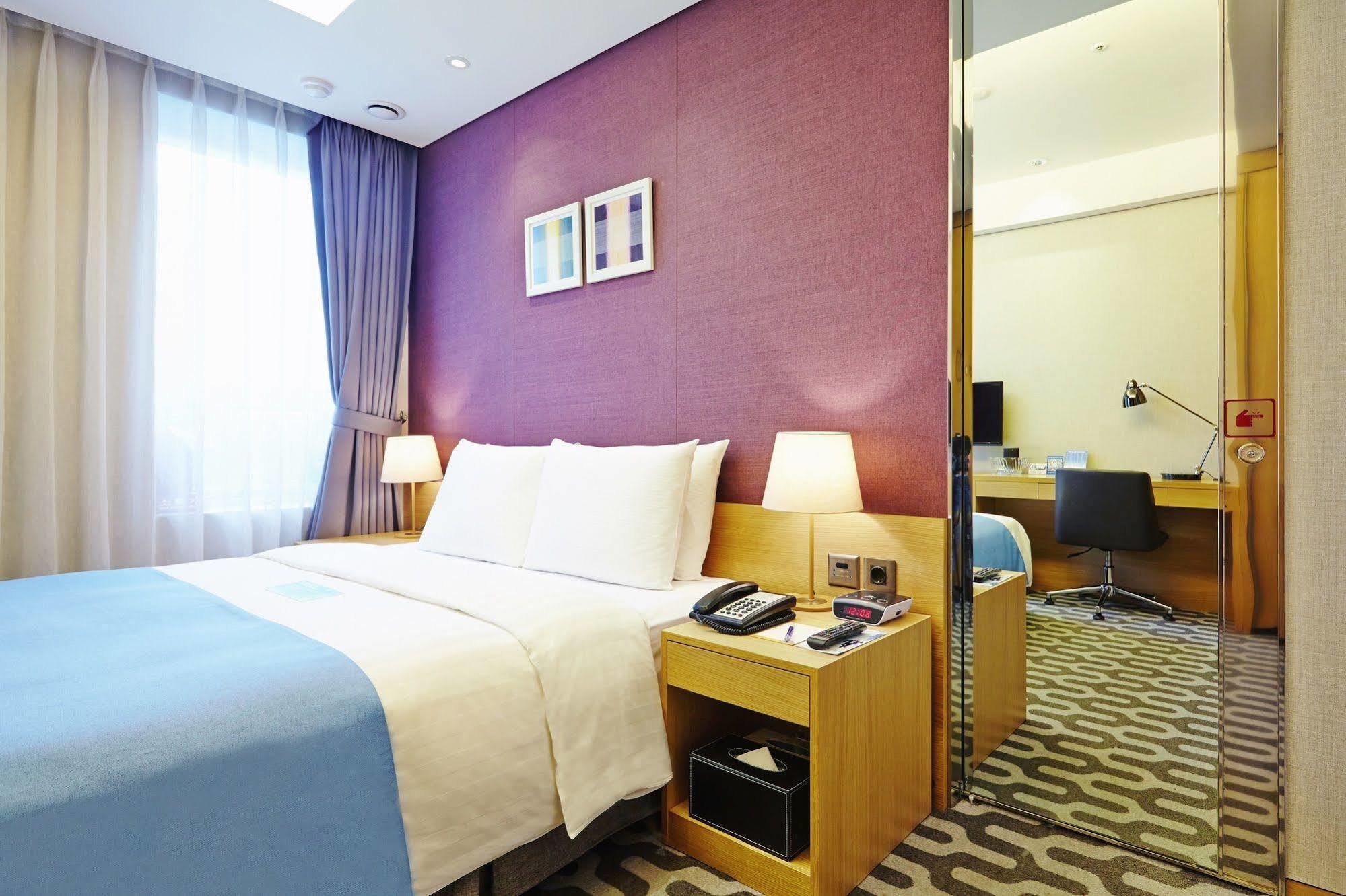Days Hotel By Wyndham Seoul Myeongdong Экстерьер фото
