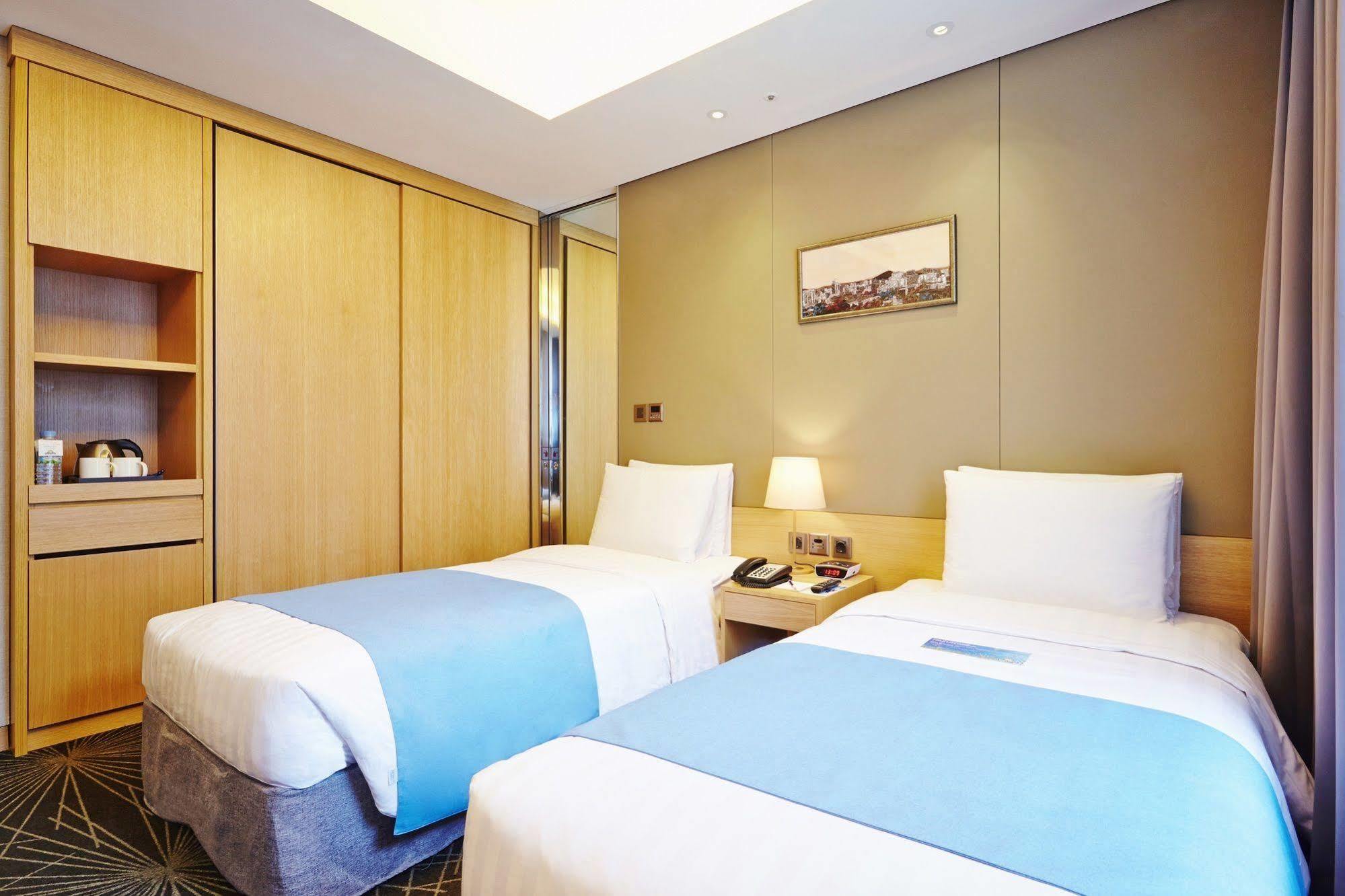 Days Hotel By Wyndham Seoul Myeongdong Экстерьер фото