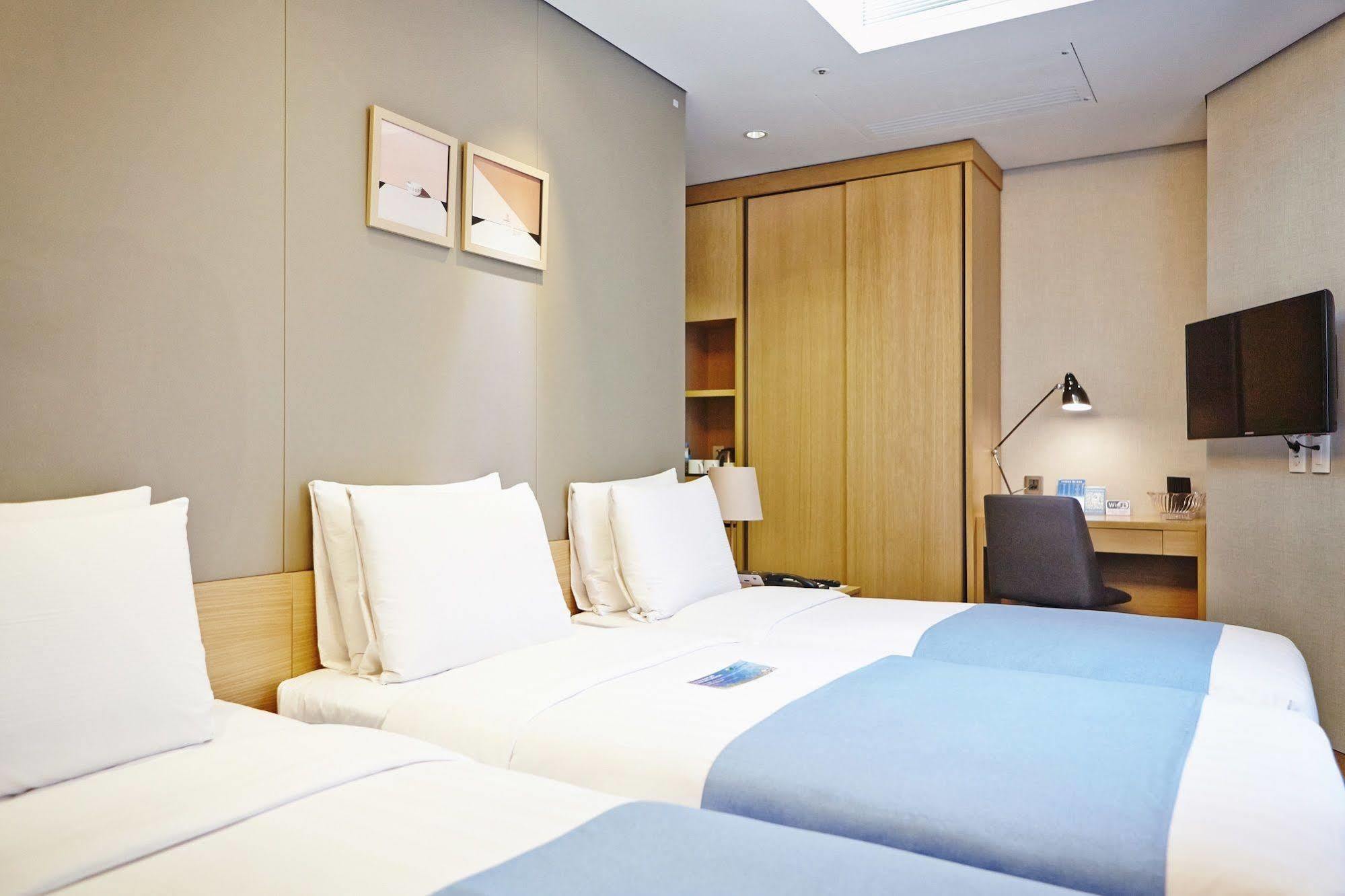 Days Hotel By Wyndham Seoul Myeongdong Экстерьер фото