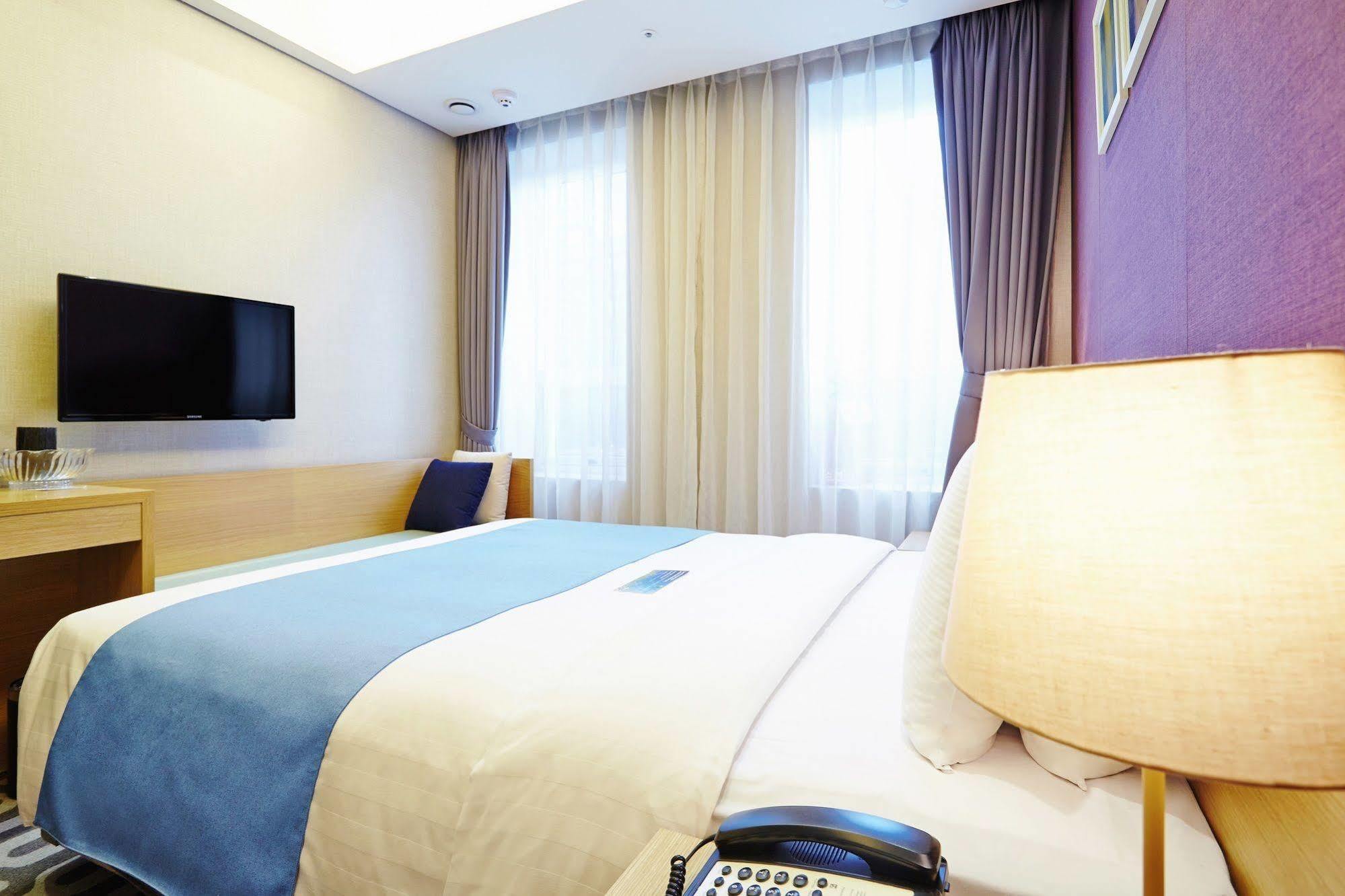 Days Hotel By Wyndham Seoul Myeongdong Экстерьер фото