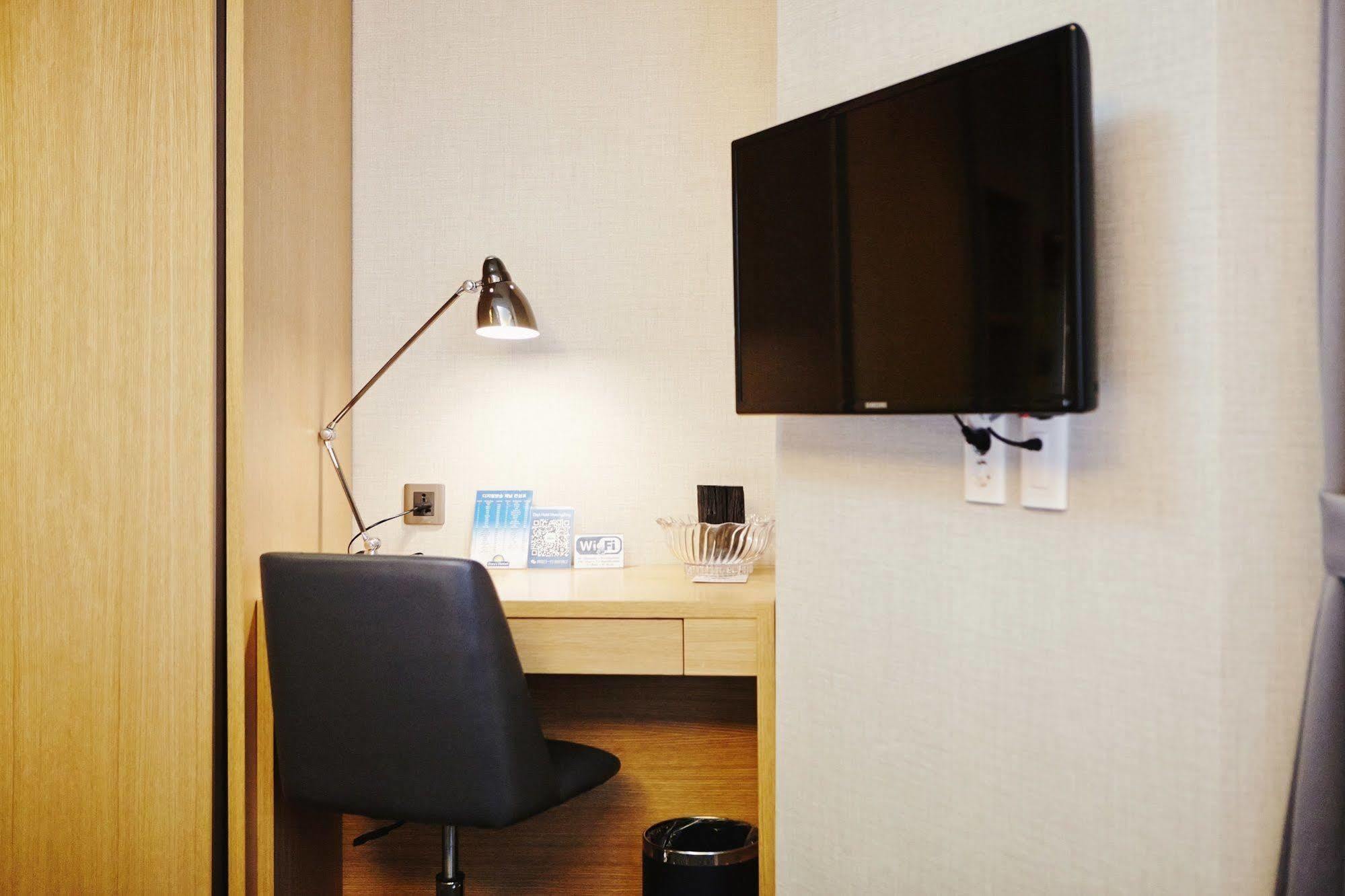 Days Hotel By Wyndham Seoul Myeongdong Экстерьер фото