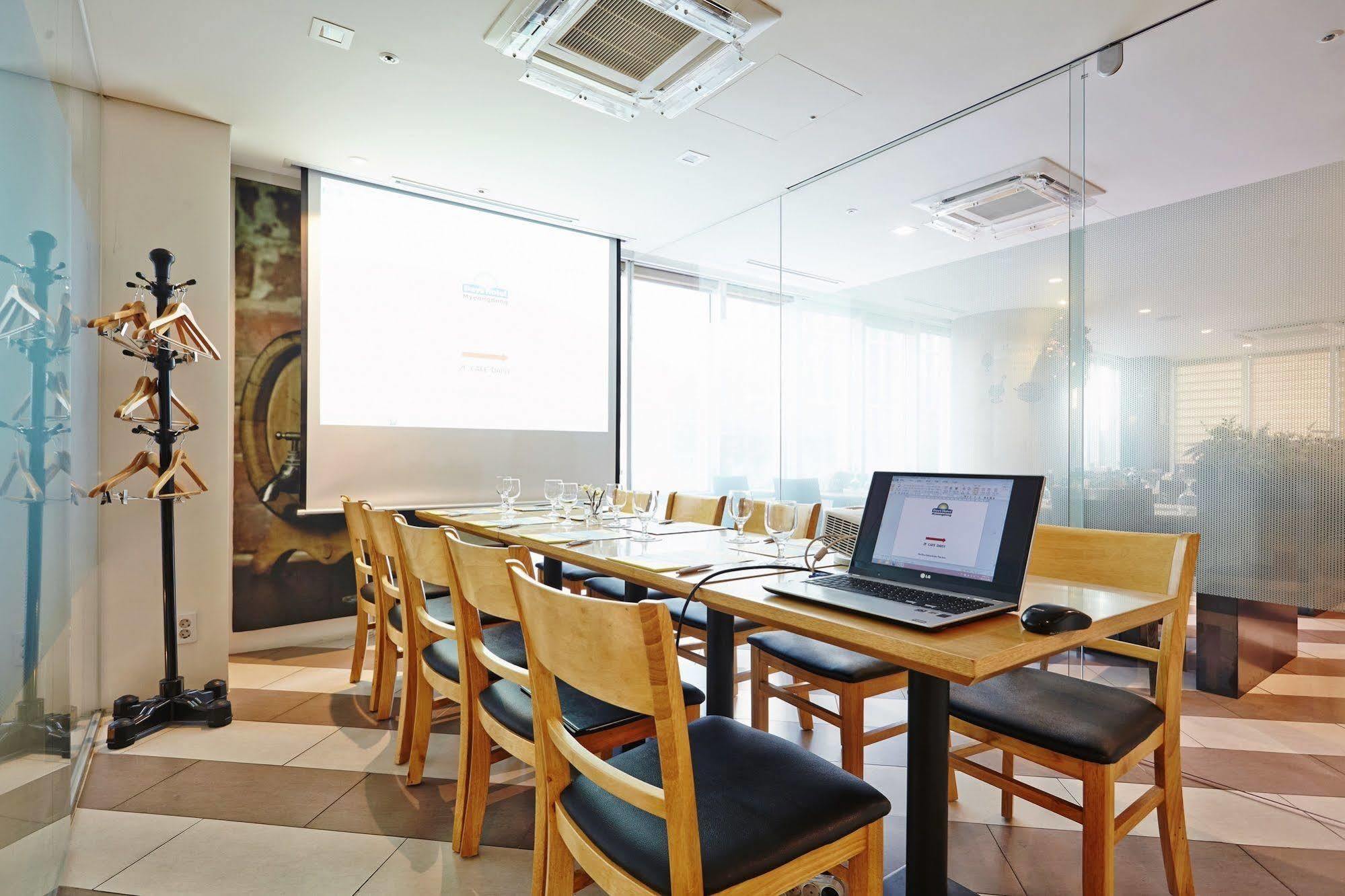 Days Hotel By Wyndham Seoul Myeongdong Экстерьер фото