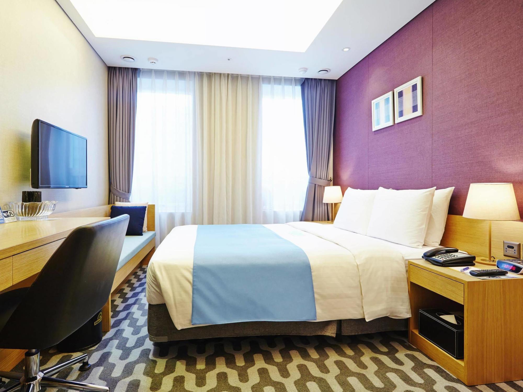 Days Hotel By Wyndham Seoul Myeongdong Экстерьер фото